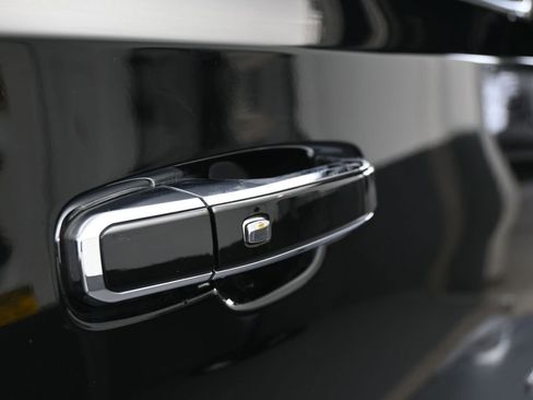 Used 2025 Chevrolet Tahoe High Country image 56