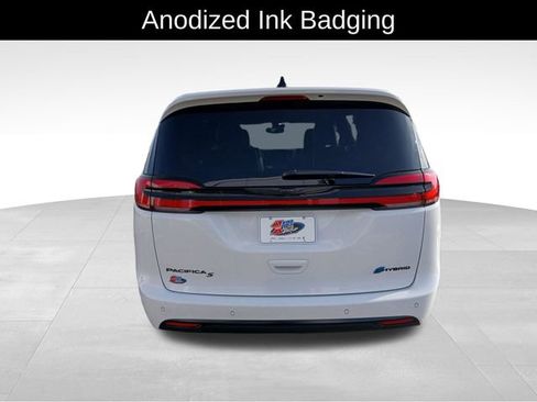 Used 2024 Chrysler Pacifica Select image 5