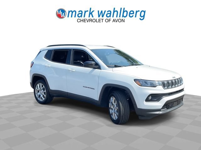 Used 2024 Jeep Compass Latitude AWD/4WD image 2