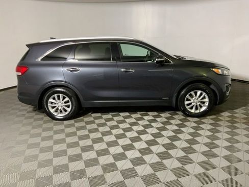Used 2018 Kia Sorento AWD image 5