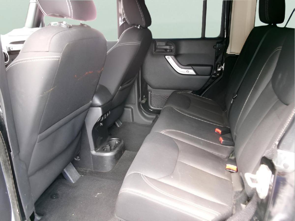 Used 2015 Jeep Wrangler Unlimited Sahara w/ Dual Top Group AWD/4WD image 9