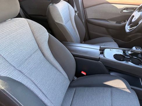 Certified 2022 Nissan Rogue SV FWD image 13