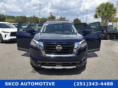 Used 2023 Nissan Pathfinder SL w/ SL Premium Package FWD image 30