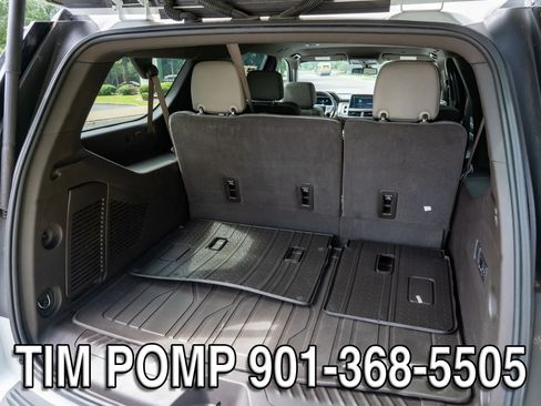 Used 2022 Chevrolet Suburban LT w/ Luxury Package RWD image 15