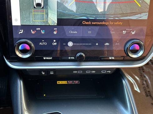 Used 2023 Lexus RZ 450e Premium image 23