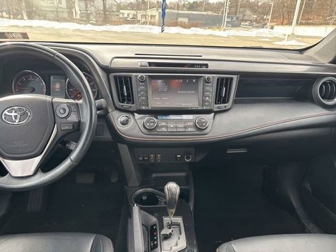 Used 2017 Toyota RAV4 SE image 27