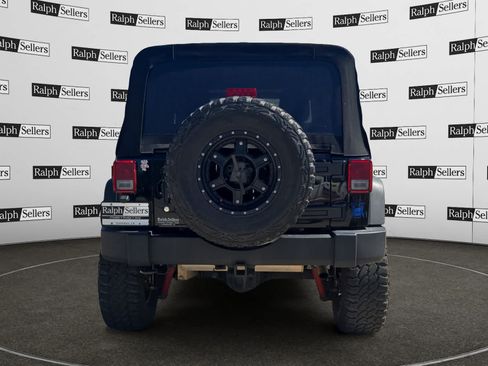 Used 2017 Jeep Wrangler Unlimited Rubicon w/ Connectivity Group AWD/4WD image 5