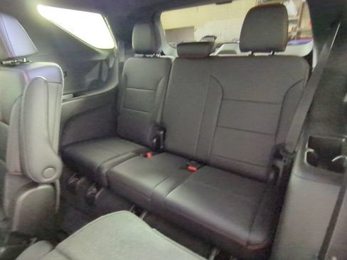 Used 2026 Chevrolet Traverse RS w/ LPO, Floor Liner Package FWD image 32