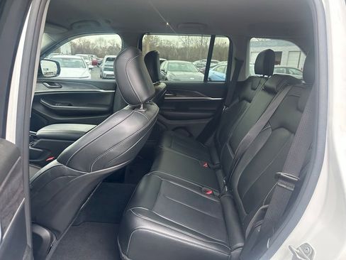 Used 2023 Jeep Grand Cherokee Limited w/ Black Appearance Package image 17