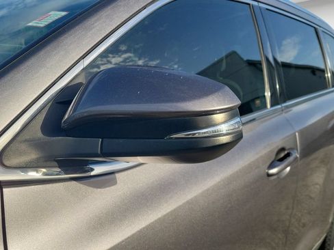 Used 2019 Toyota Highlander XLE FWD image 28