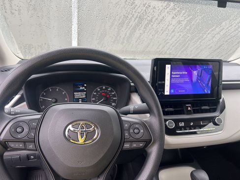 Used 2025 Toyota Corolla LE image 13