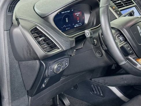 Used 2020 Lincoln Nautilus Reserve image 10