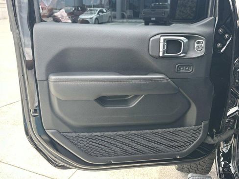 Used 2022 Jeep Gladiator Overland AWD/4WD image 10