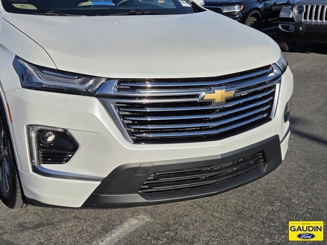 Used 2023 Chevrolet Traverse Premier FWD image 2