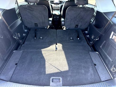 Used 2022 Ford Explorer XLT w/ Equipment Group 202A image 35