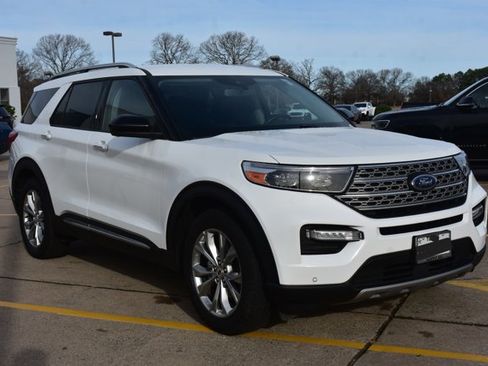 Used 2023 Ford Explorer Limited image 3