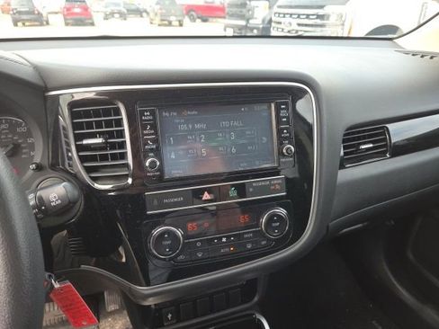 Used 2019 Mitsubishi Outlander ES image 10