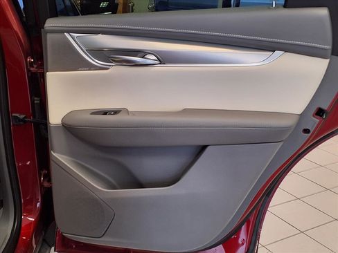 Certified 2022 Cadillac XT5 Premium Luxury image 12