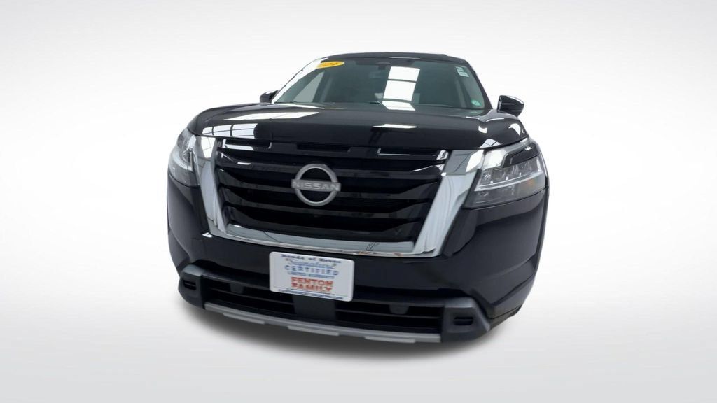 Used 2024 Nissan Pathfinder SL AWD/4WD image 3