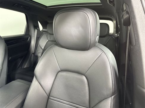 Certified 2023 Porsche Cayenne Platinum Edition image 41