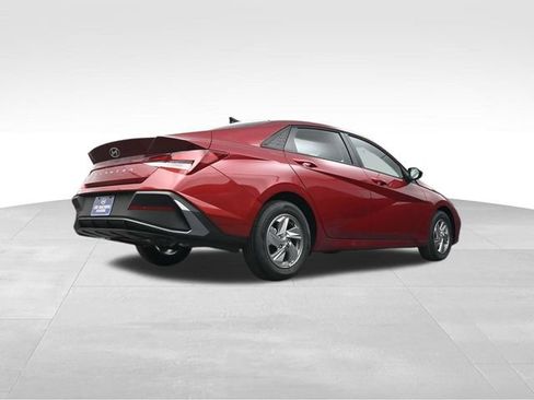 Certified 2026 Hyundai Elantra SE FWD image 36