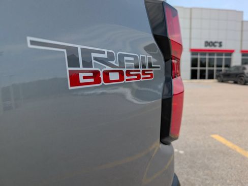 Used 2025 Chevrolet Colorado Trail Boss AWD/4WD image 29