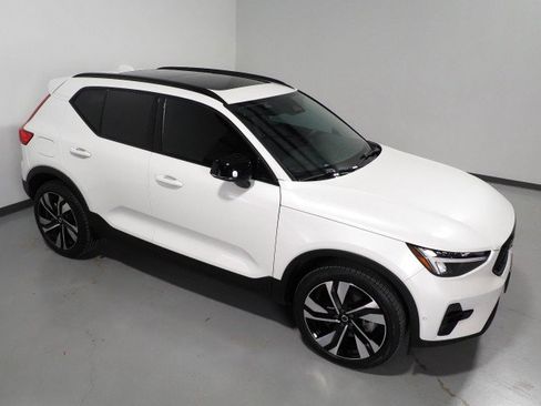 Used 2024 Volvo XC40 B5 Plus w/ Climate Package AWD/4WD image 12