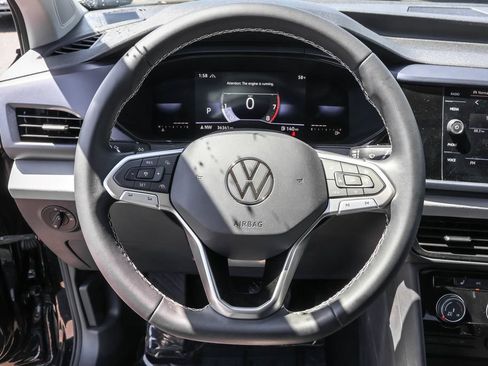 Certified 2023 Volkswagen Taos SE w/ Panoramic Sunroof Package AWD/4WD image 19