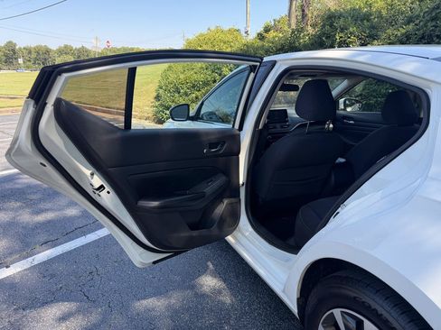 Used 2019 Nissan Altima 2.5 S FWD image 12