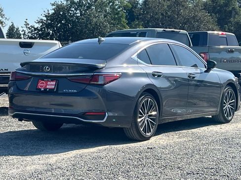 Used 2025 Lexus ES 300h w/ Premium Package FWD image 3