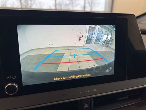 Used 2023 Toyota Prius XLE image 14