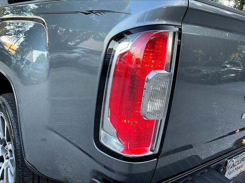 Used 2021 GMC Canyon Denali image 28