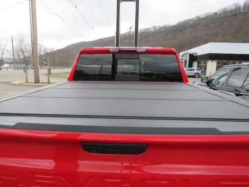 Used 2022 Chevrolet Silverado 1500 LT w/ Z71 Off-Road Package image 9