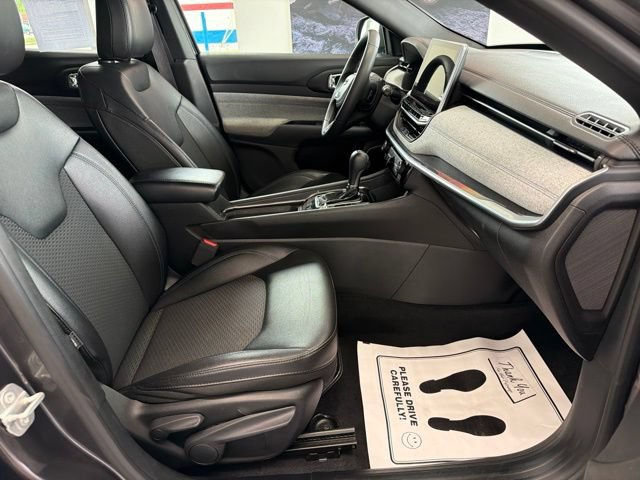 Used 2024 Jeep Compass Latitude AWD/4WD image 10
