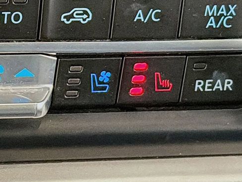 Used 2024 Ford Expedition Max XLT image 38