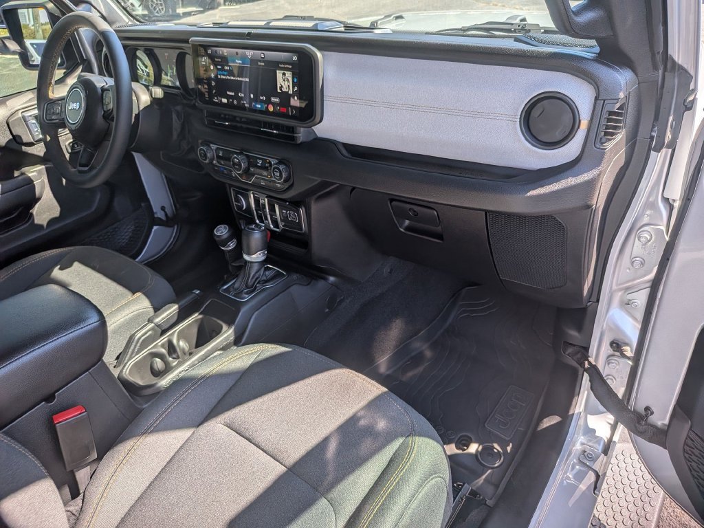 Used 2024 Jeep Wrangler Unlimited AWD/4WD image 36