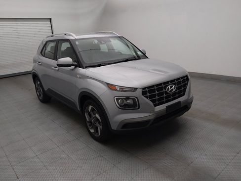 Used 2021 Hyundai Venue SEL FWD image 13