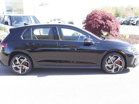 New 2025 Volkswagen GTI SE image 2