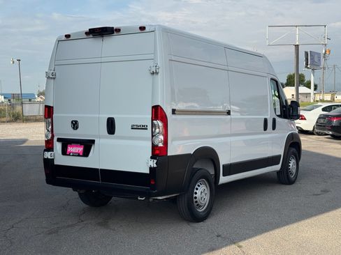 Used 2024 RAM ProMaster 2500 w/ Convenience Group FWD image 6