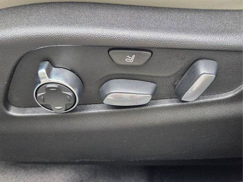 Certified 2019 Cadillac XT4 Premium Luxury FWD image 16