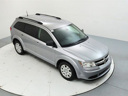 Used 2020 Dodge Journey SE image 14