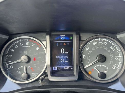 Used 2022 Toyota Tacoma TRD Off-Road w/ Technology Package AWD/4WD image 26