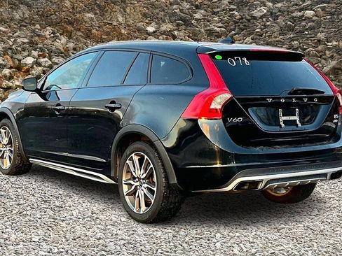 Used 2016 Volvo V60 T5 Cross Country w/ Climate Package image 10
