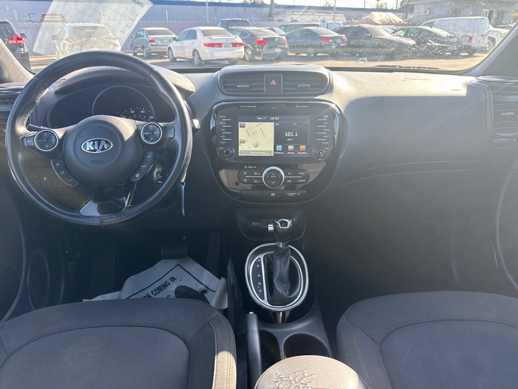 Used 2015 Kia Soul ! w/ Sun & Sound Package FWD image 11