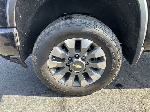 Used 2024 Chevrolet Silverado 2500 Custom w/ Custom Value Package image 10