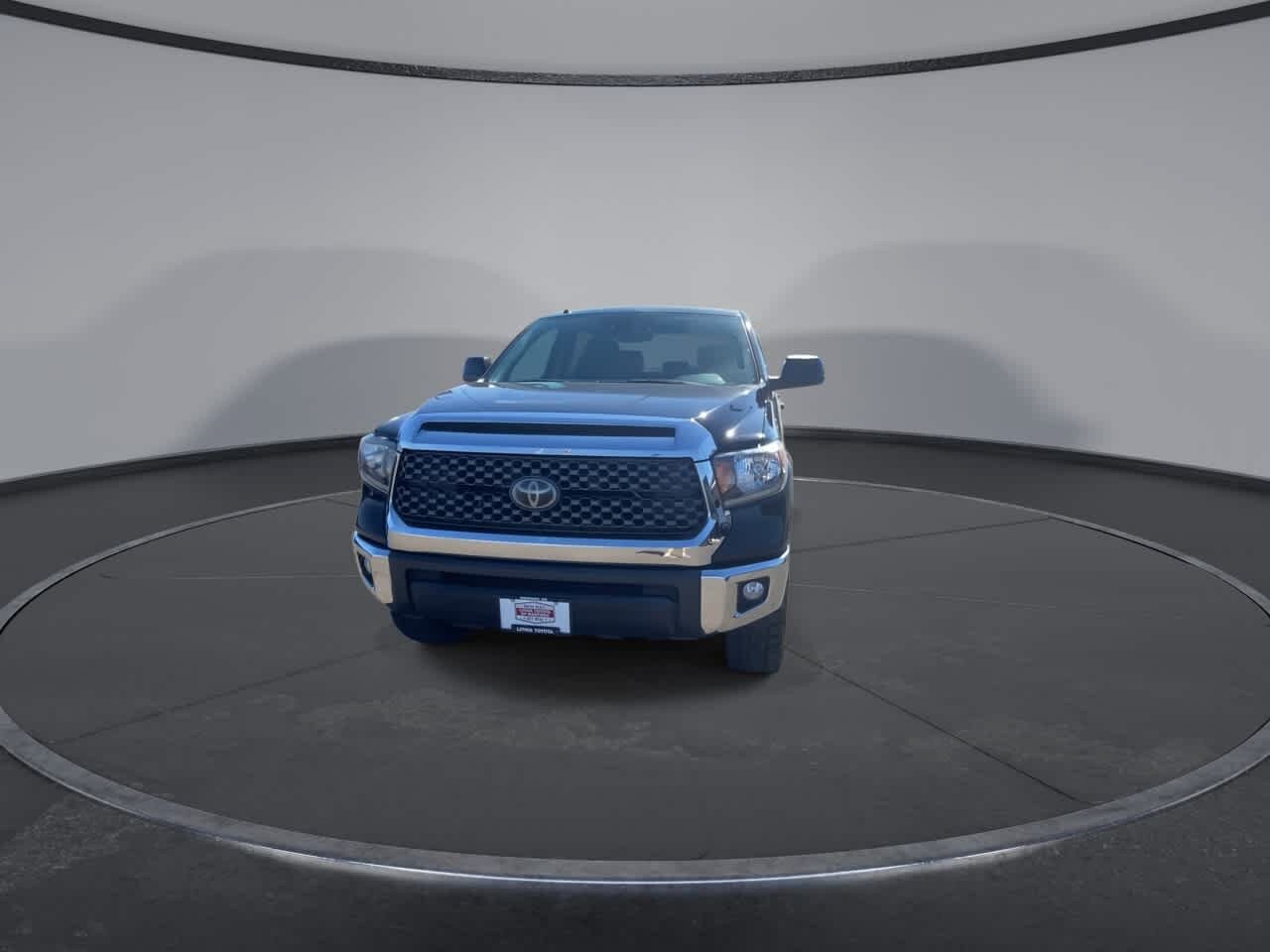Used 2018 Toyota Tundra SR5 w/ SR5 Upgrade Package AWD/4WD image 4
