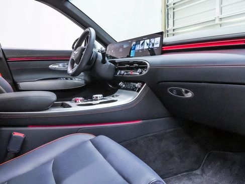 Certified 2026 Genesis GV70 2.5T Sport Prestige AWD/4WD image 13