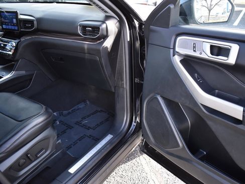 Used 2023 Ford Explorer Limited image 17