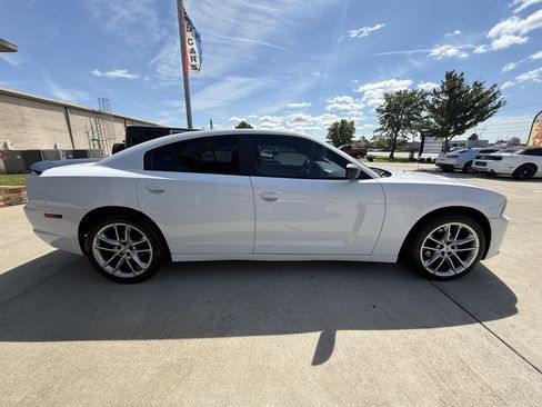 Used 2014 Dodge Charger SE image 8
