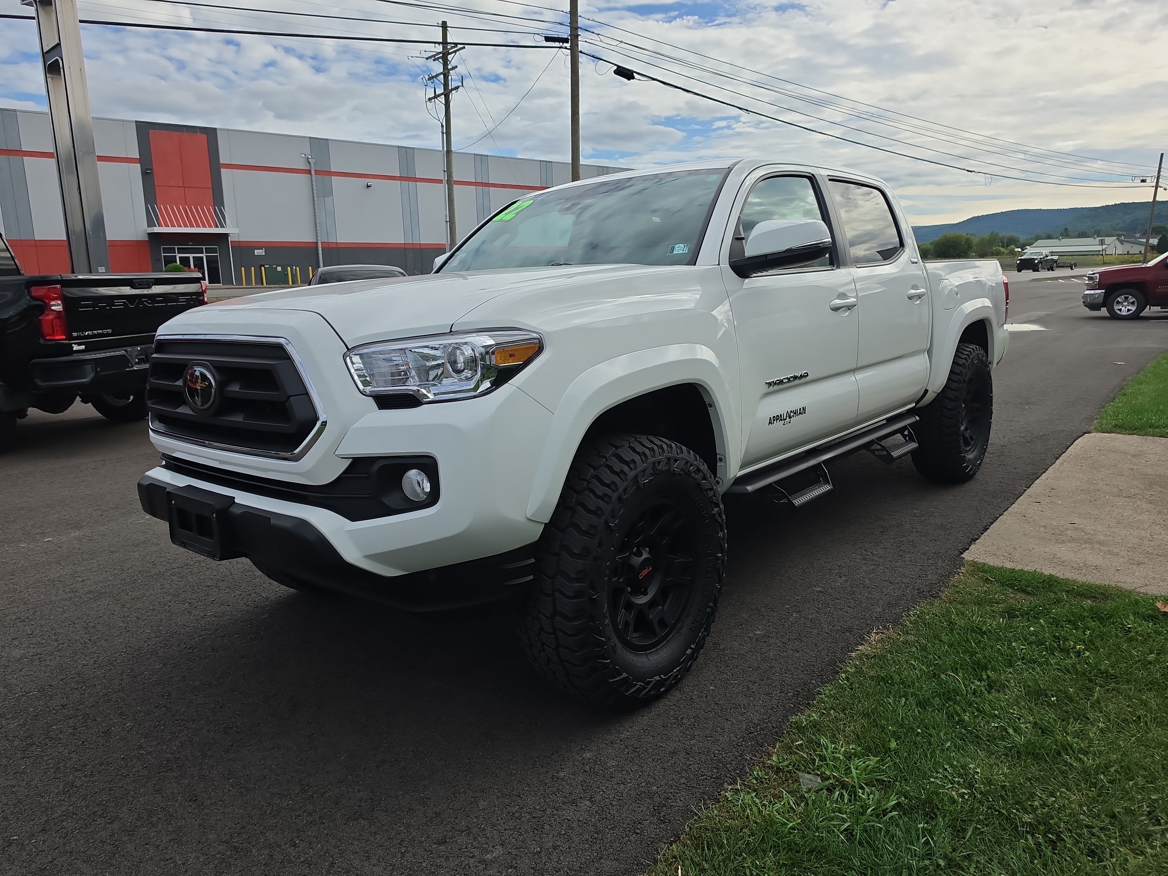 Used 2022 Toyota Tacoma SR5 w/ Technology Package AWD/4WD image 6